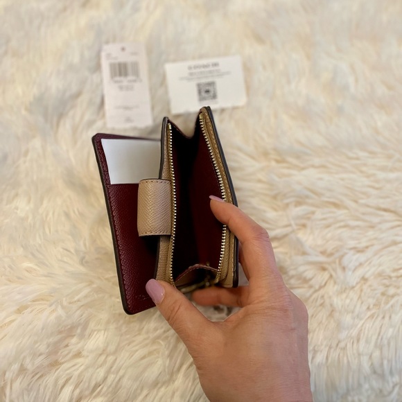 NEW Coach Medium corner zip wallet. - Picture 6 of 7